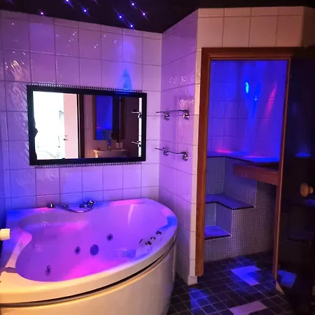 Im Apartments - With Private Jacuzzi And Sauna In The Heart Of Vaasa Exterior photo