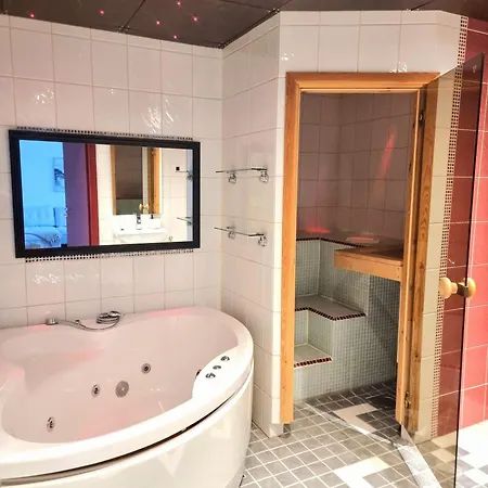 Im Apartments - With Private Jacuzzi And Sauna In The Heart Of Vaasa Exterior photo